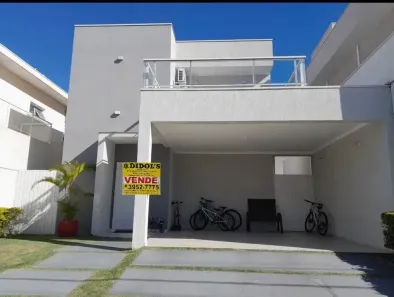 Sobrado com 4 Quartos à venda, 194m² no Jardim Crystal Park, Jacareí