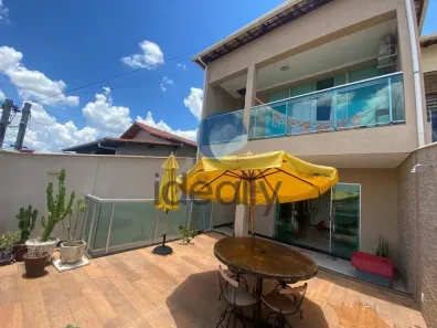Sobrado com 3 Quartos à venda, 204m² no Parque Xangri-Lá, Contagem