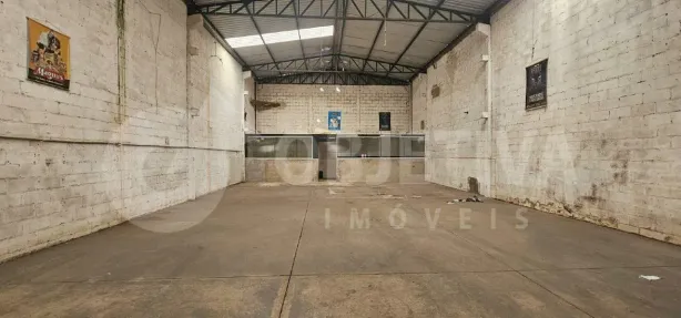 Galpão/Depósito/Armazém para alugar, 250m² no Alto Umuarama, Uberlândia