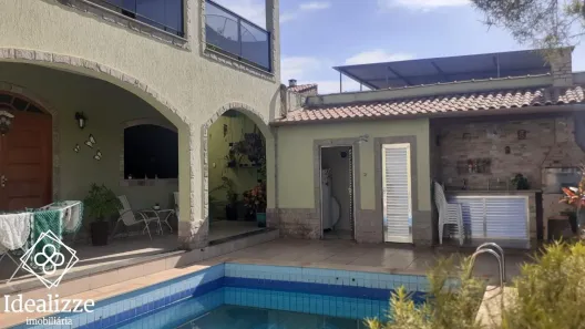 Casa com 3 Quartos à venda, 247m² no Jardim Amália, Volta Redonda
