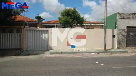 Casa com 4 Quartos à venda, 230m² no São Gerardo, Fortaleza