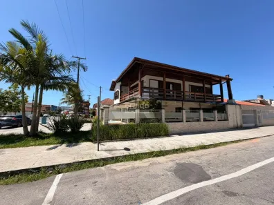 Sobrado com 4 Quartos à venda, 150m² no Centro, Matinhos