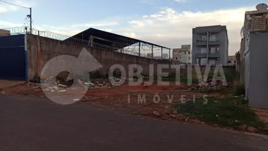 Lote/Terreno à venda, 480m² no Carajás, Uberlândia