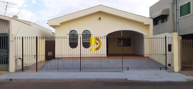 Casa com 4 Quartos para alugar, 244m² no Santa Marta, Uberaba