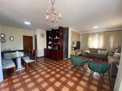 Casa com 3 Quartos à venda, 439m² no Jardim América, Goiânia