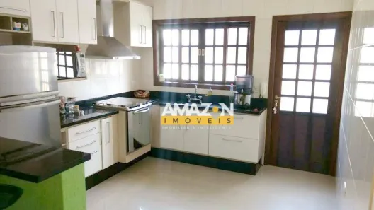 Sobrado com 3 Quartos à venda, 190m² no Granja Daniel, Taubaté