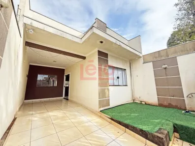Casa com 3 Quartos para alugar, 76m² no Loteamento Madrid, Maringá