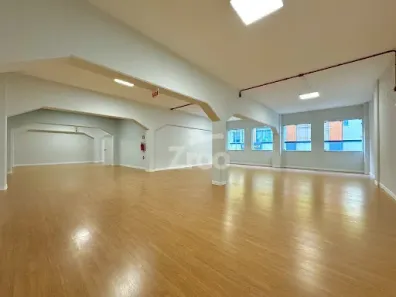 Sala Comercial para alugar, 700m² no Centro, Blumenau