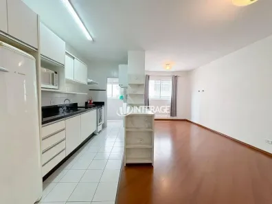 Apartamento com 2 Quartos para alugar, 99m² no Centro, Curitiba