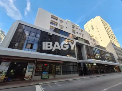 Apartamento com 2 Quartos para alugar, 99m² no Centro, Florianópolis