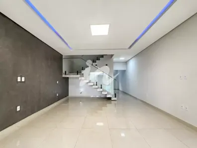 Sobrado com 3 Quartos para alugar, 125m² no Aclimação, Uberlândia