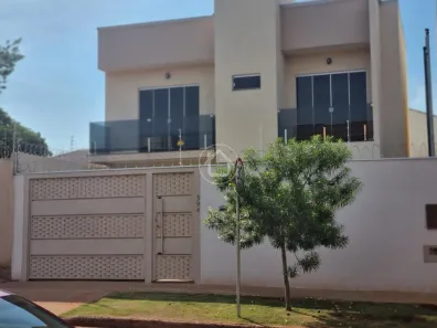 Sobrado com 4 Quartos à venda, 150m² no Parque Residencial Rita Vieira, Campo Grande
