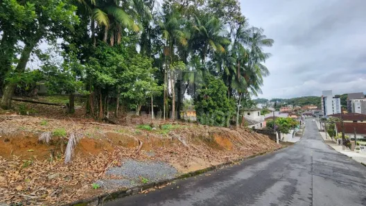 Lote/Terreno à venda, 304m² no Bom Retiro, Joinville