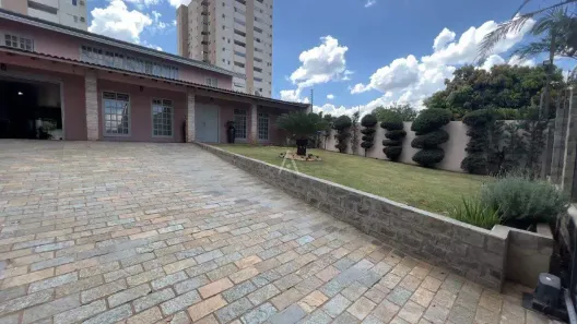 Sobrado com 4 Quartos para alugar, 440m² no Centro, Cascavel