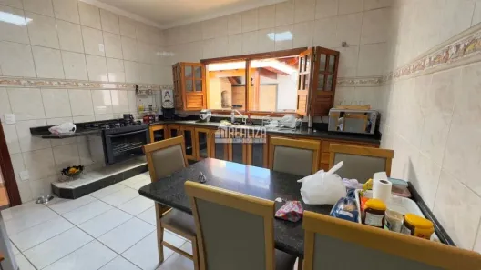Casa com 3 Quartos à venda, 180m² no Conjunto José Barbosa, Uberaba