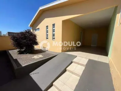 Casa com 3 Quartos para alugar, 52m² no Bom Jesus, Uberlândia