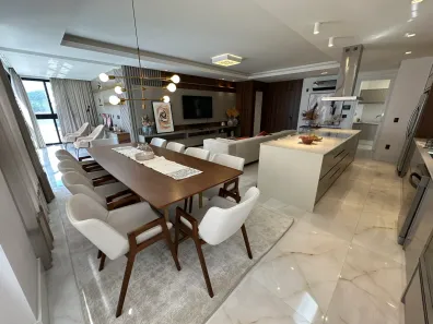 Apartamento com 3 Quartos para alugar, 156m² no Centro, Balneário Camboriú
