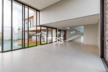 Sobrado com 4 Quartos à venda, 460m² no Jardins França, Goiânia