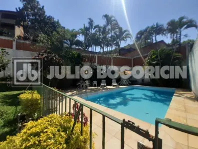 Casa de Condomínio com 4 Quartos à venda, 180m² no São Francisco, Niterói
