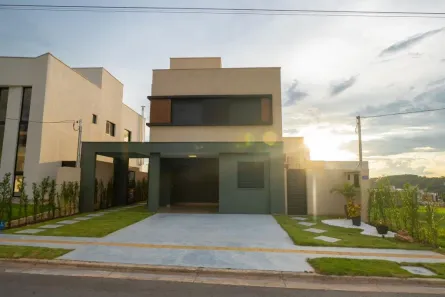 Casa de Condomínio com 3 Quartos à venda, 230m² no Jardins Barcelona, Senador Canedo