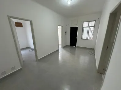 Casa com 2 Quartos para alugar, 75m² no Benfica, Rio de Janeiro