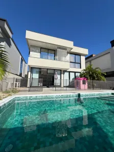 Casa com 4 Quartos à venda, 324m² no Santa Regina, Camboriú