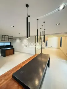 Casa de Condomínio com 3 Quartos à venda, 230m² no Laranjeiras, Uberlândia