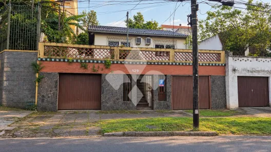 Casa com 2 Quartos à venda, 180m² no Chácara das Pedras, Porto Alegre