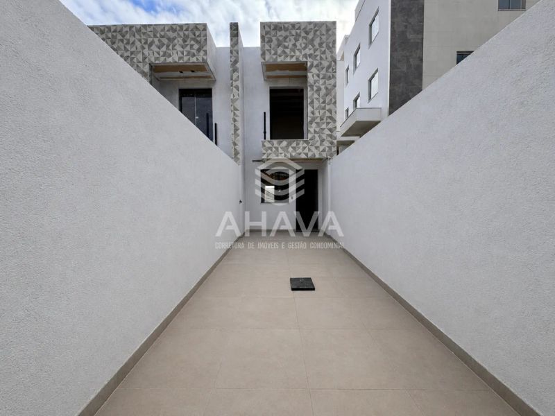 Casa com 2 quartos — Santa Mônica, Belo Horizonte
