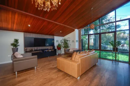 Casa com 4 Quartos à venda, 210m² no São Lourenço, Curitiba