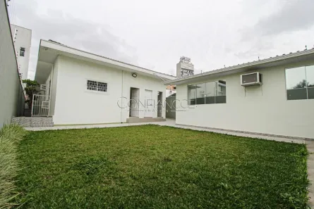 Casa com 9 Quartos para alugar, 260m² no São Francisco, Curitiba