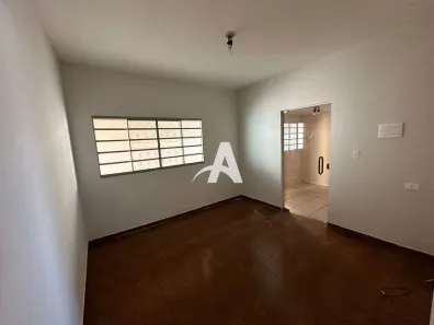 Casa com 3 Quartos para alugar, 100m² no Santa Mônica, Uberlândia