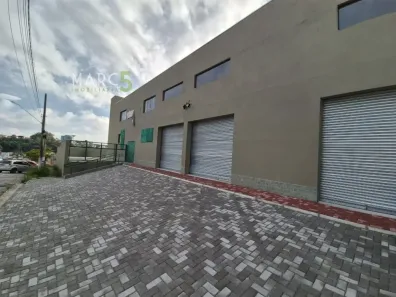 Sala Comercial para alugar, 200m² no Vila Riman, Arujá
