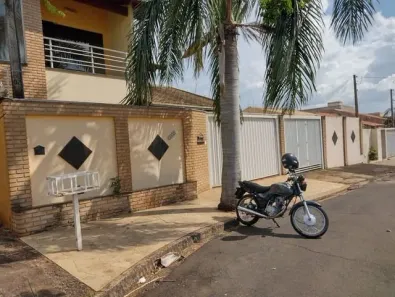 Sobrado com 3 Quartos à venda, 240m² no Jardim Laguna, Mirassol