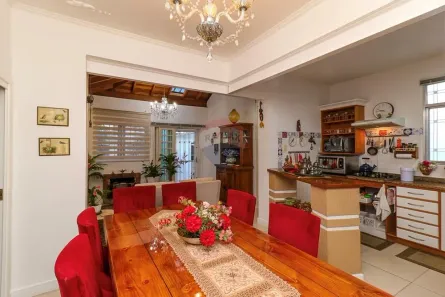 Casa com 4 Quartos à venda, 180m² no Passo da Areia, Porto Alegre