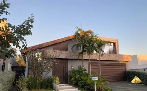 Casa com 3 Quartos à venda, 231m² no Ribeirão do Lipa, Cuiabá