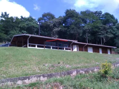 Fazenda/Sítio com 4 Quartos à venda, 35m² no Centro, Jambeiro