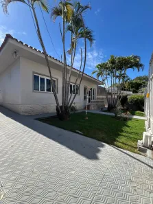 Casa com 3 Quartos para alugar, 200m² no Jardim das Américas, Cuiabá