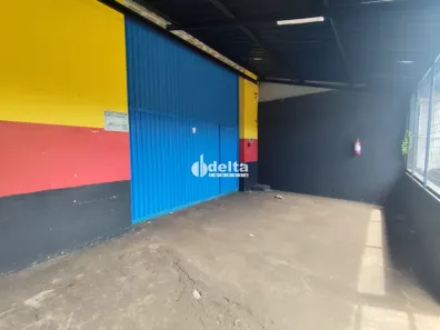 Ponto Comercial para alugar, 221m² no Jardim Europa, Uberlândia