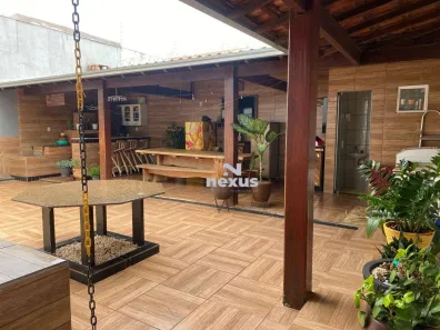 Sobrado com 3 Quartos à venda, 250m² no Santa Rosa, Uberlândia