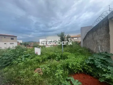 Lote/Terreno à venda, 300m² no Maracanã, Montes Claros