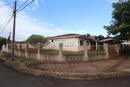 Casa com 4 Quartos para alugar, 316m² no Jardim Adriana II, Londrina
