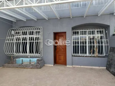 Casa com 4 Quartos à venda, 180m² no Parolin, Curitiba