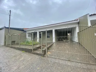 Casa com 3 Quartos para alugar, 220m² no Jardim Parati, Marília