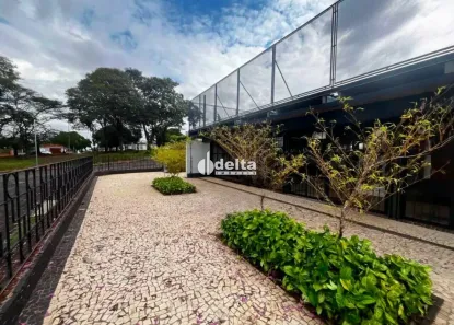 Ponto Comercial com 8 Quartos para alugar, 300m² no Lídice, Uberlândia