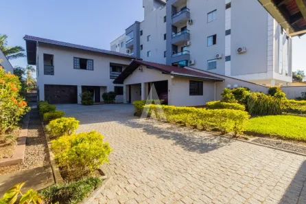 Sobrado com 4 Quartos à venda, 220m² no Iririú, Joinville