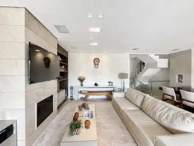 Casa de Condomínio com 4 Quartos para alugar, 435m² no Três Figueiras, Porto Alegre