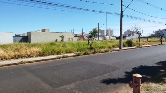 Lote/Terreno à venda, 313m² no Novo Mundo, Uberlândia