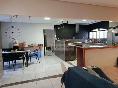 Casa com 3 Quartos à venda, 210m² no Pico do Amor, Cuiabá