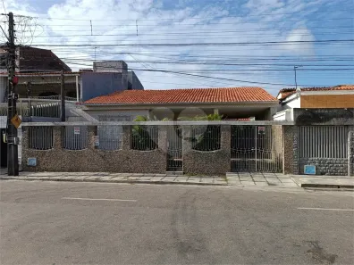 Casa com 7 Quartos à venda, 221m² no Parque Araxá, Fortaleza